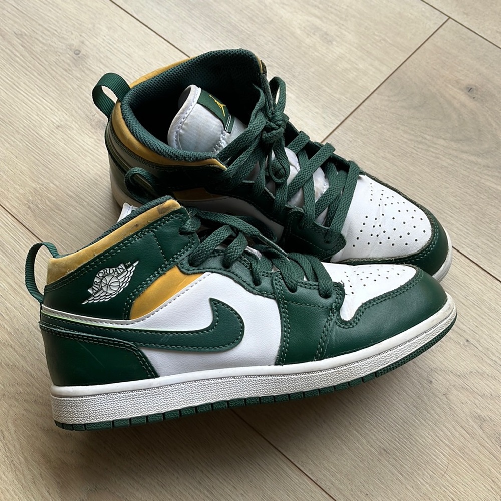 Air Jordan 1 Mid sonic